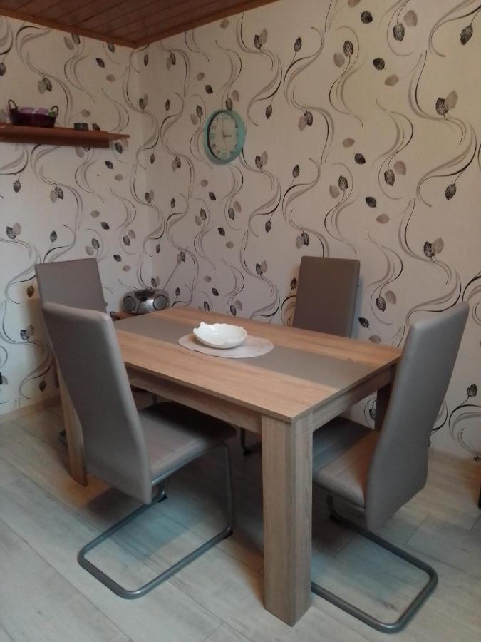 Appartamento Haus Heidrun Dolgesheim Esterno foto