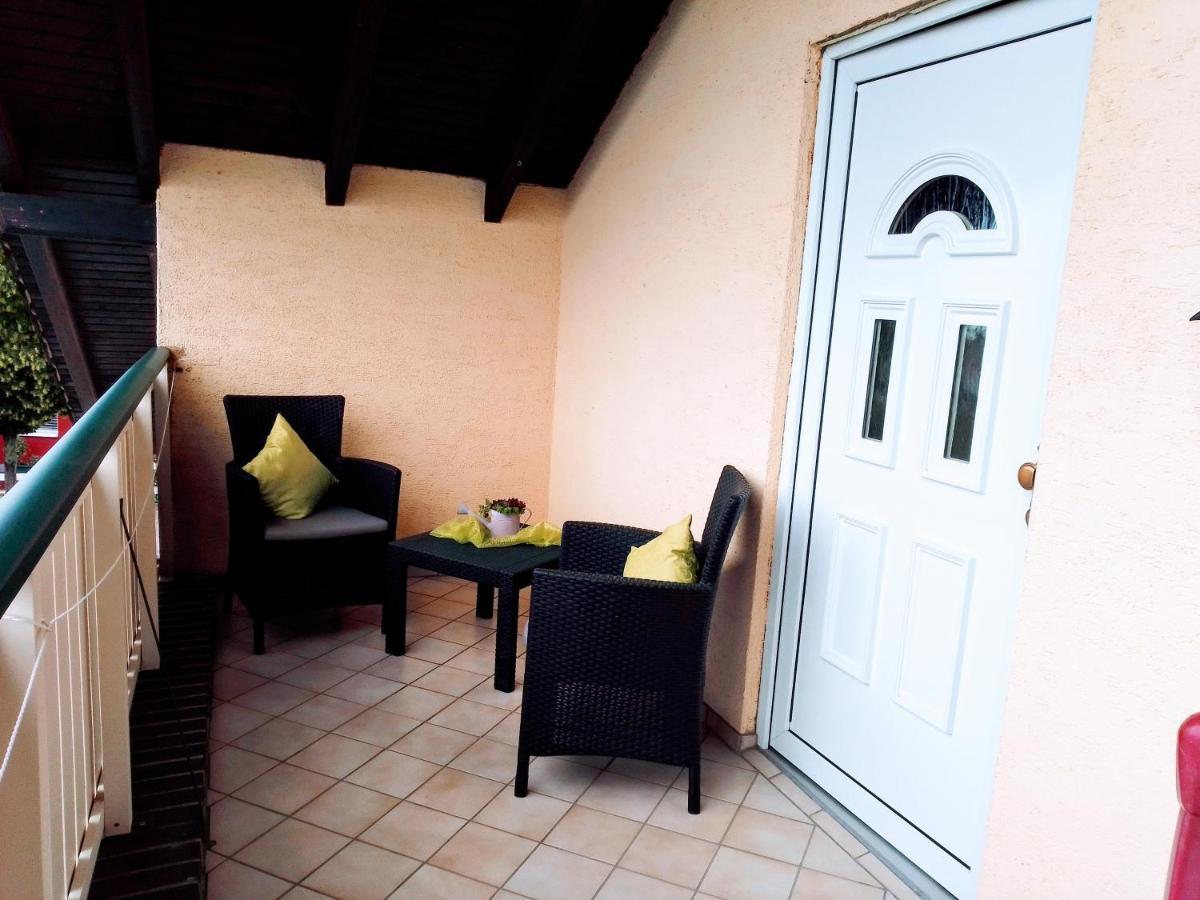 Appartamento Haus Heidrun Dolgesheim Esterno foto